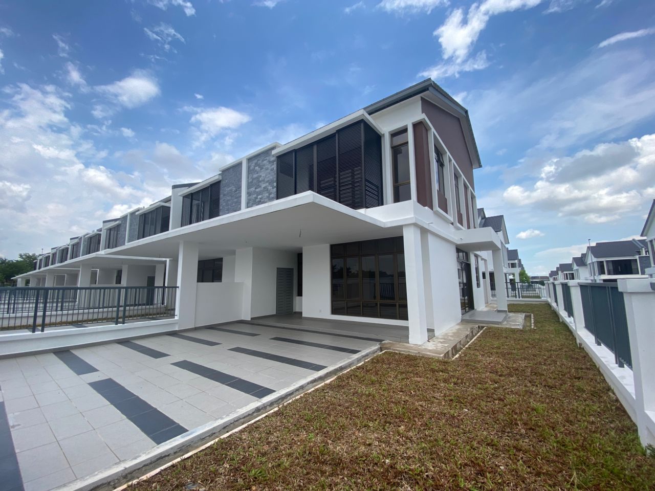 Rini Home 8 @ Taman Mutiara Rini – Double Storey Terrace End Lot with Extra Land for Sale