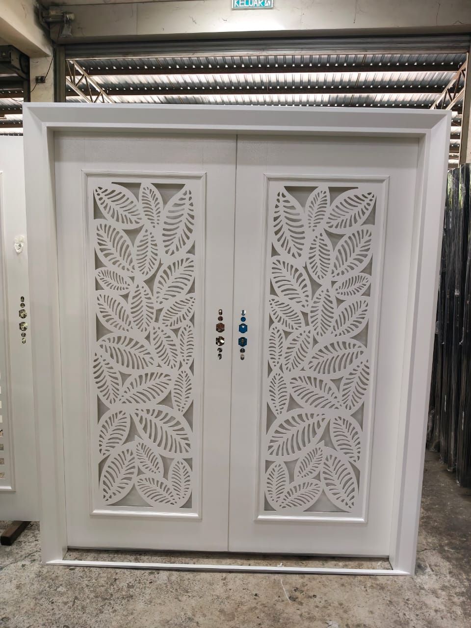 SAFETY DOOR 6X7 WHITE LC690 RH