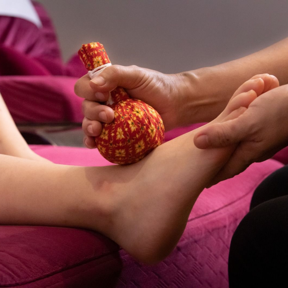 Pusat Kesihatan Totalpro | Herbal Ball Foot Massage