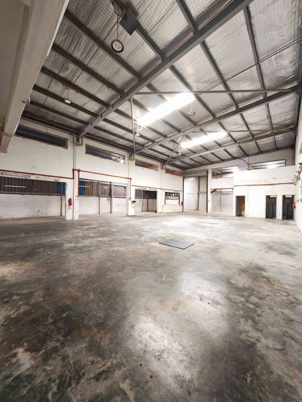 Taman Perindustrian Tan Sri Yaacob  1.5 Storey Semi D For Rent