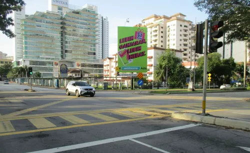 Di Persimpangan Jalan SS6/ 2/ Jalan SS6/ 3 Berhampiran Balai Polis Kelana Jaya, Petaling Jaya - Selangor