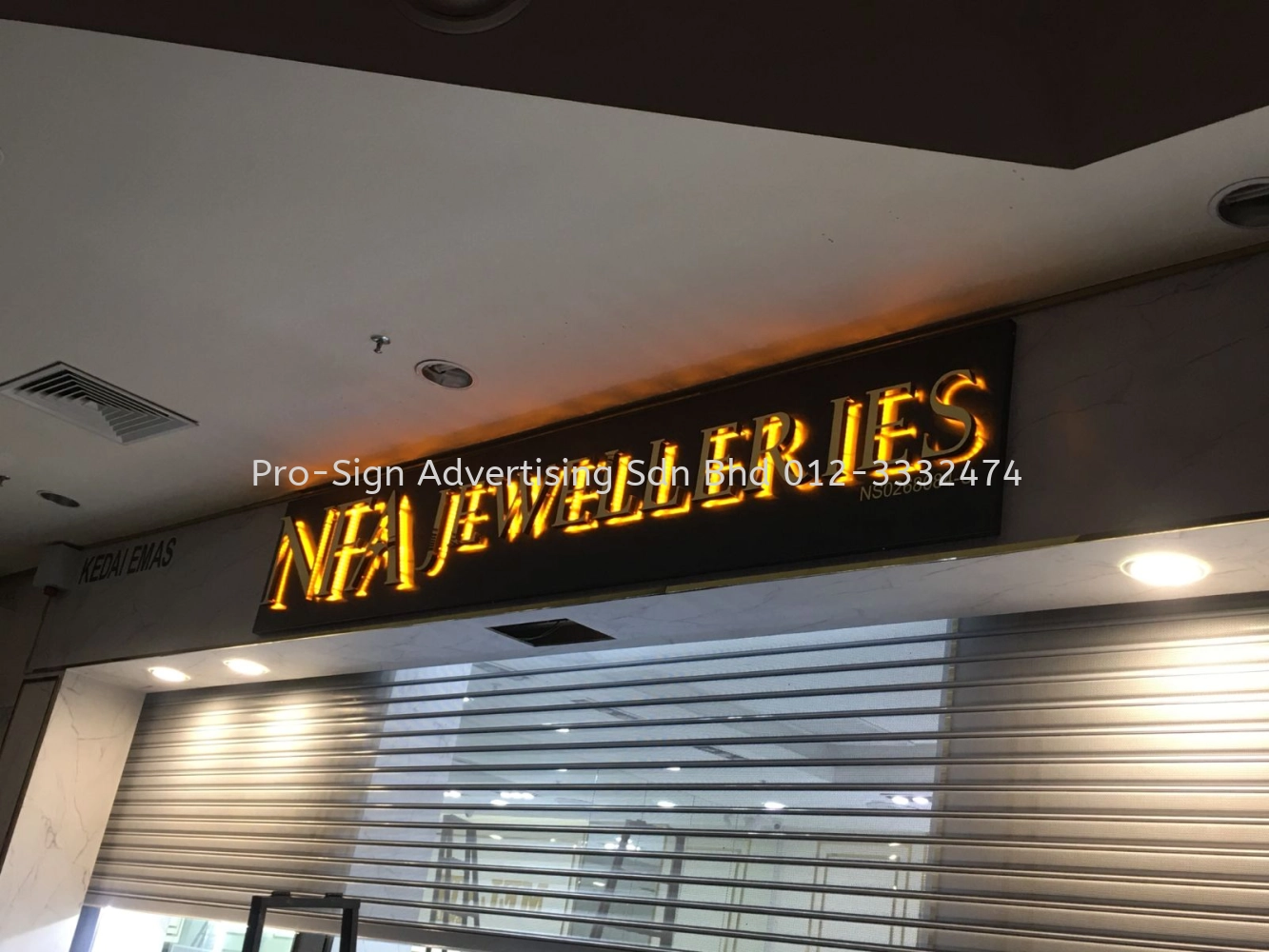 GOLD STAINLESS STEEL BOX UP LED BACKLIT (NFA JEWELS, KL, 2022)