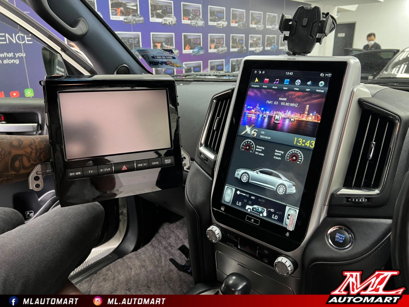 Toyota Land Cruiser LC200 2016-20 Vertical Style Android Monitor (13.6")