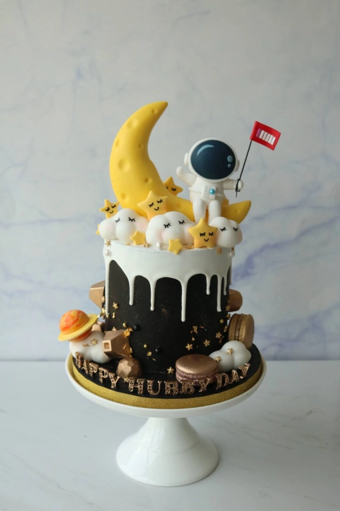 Astronaut Man Cake