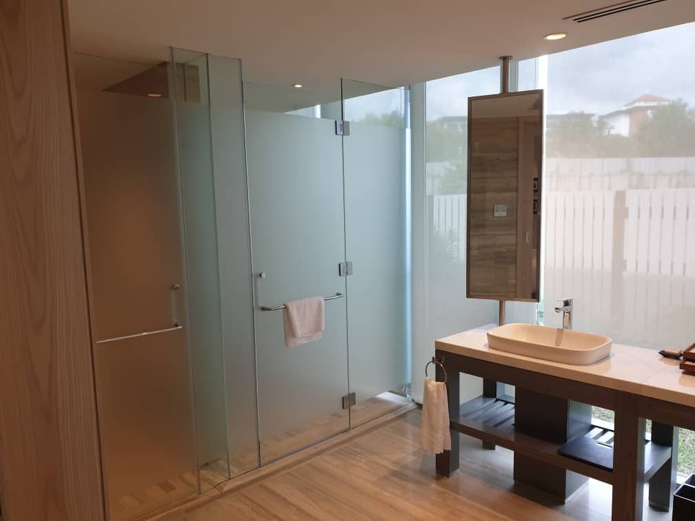 HPG - Shower Screen