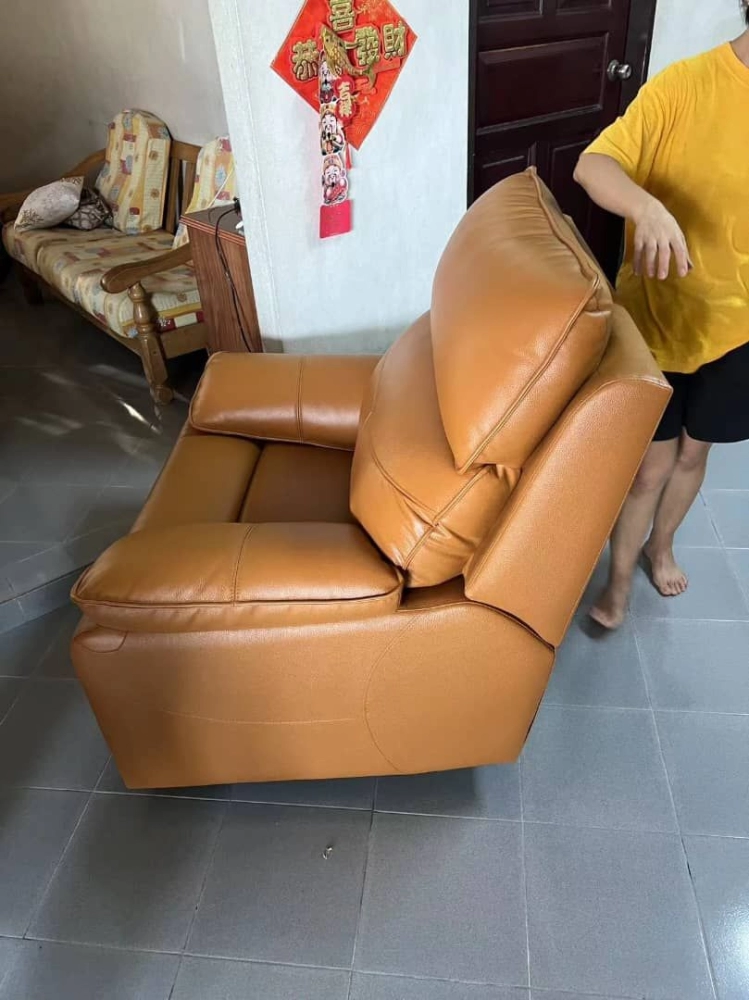 Single Seater Sofa | Rocking Sofa | Leather Rocking Sofa | Sofa Kulit | Sofa Furniture Shop | Kl | Penang | Georgetown | Perlis | Kulim | Lunas | Sik | Taiping | Ipoh