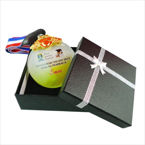 Crystal Hanging Medal With Gift Box - 8175