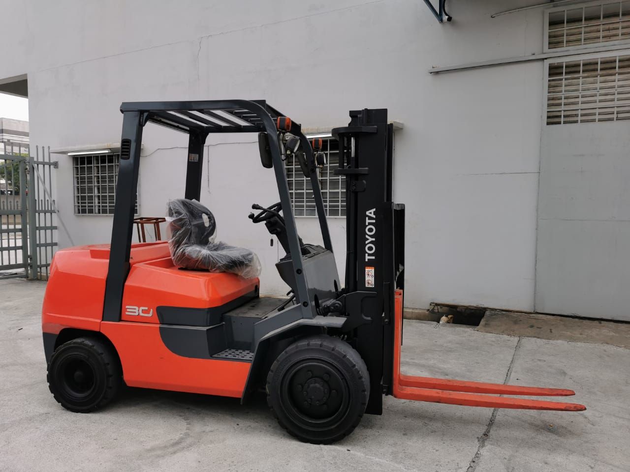 Toyota 8FD25 Forklift Rental