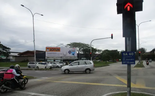 Di Persimpangan Persiaran Jubli Perak / Persiaran Perusahaan, Shah Alam - Selangor