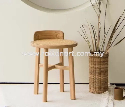 ROODY. WOODEN BAR STOOL