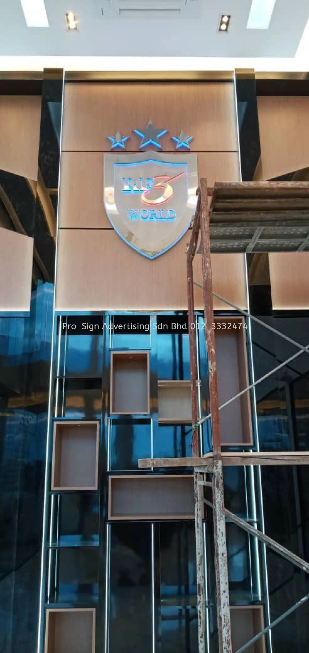 MIRROR STAINLESS STEEL PREMIUM BOX UP LOGO (RF3 WORLD, 2021, PUTRA HEIGHT)