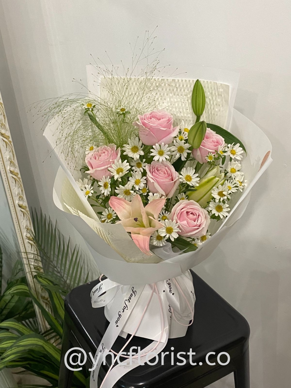 Fresh Lily with Hana White and rose (M)