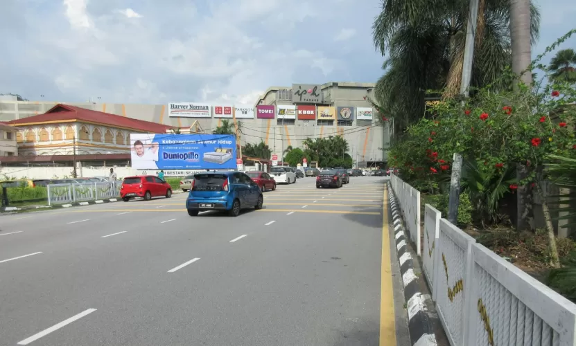 Berhadapan Jalan Sultan Idris Shah Berhampiran Sekolah Convent, Ipoh - Perak
