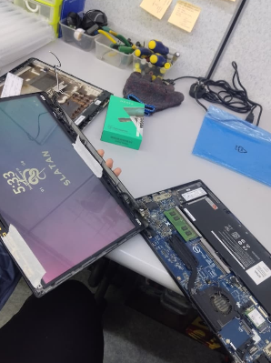 LAPTOP LCD/SCREEN REPLACEMENT