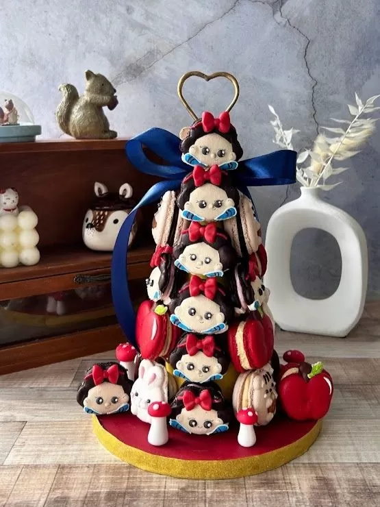 Snow White Macaron Tower