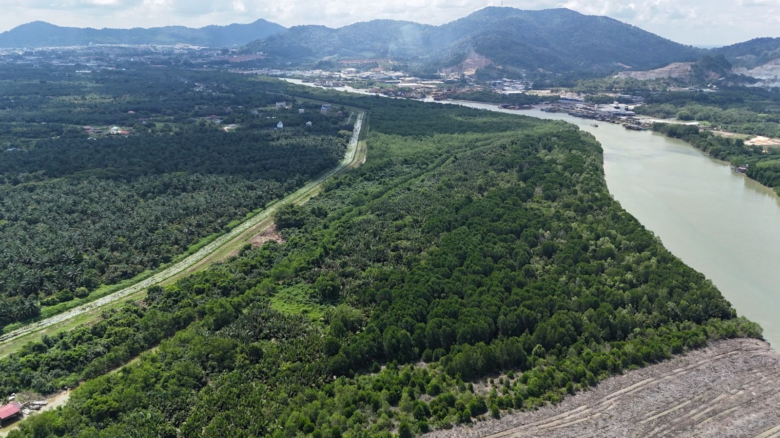 峇株巴辖重工业地出售｜5英亩起｜已获港口执照工业地｜柔佛