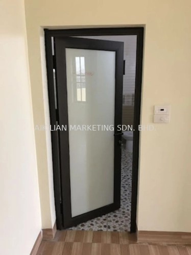 BATHROOM SWING DOOR| klang,setia alam,shah alam,cyberjaya,damansara,petaling jaya,bentong,dengkil,banting,jenjarom,subang