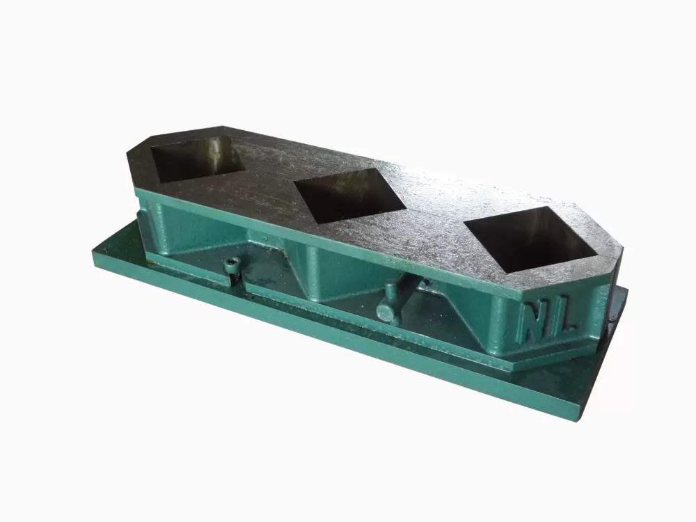 CM-C25 Thee Gang Mould Cast Iron Cube Mould