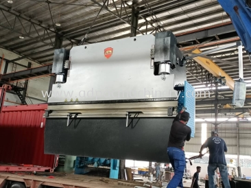 APM 4Meter, 300Ton Hydraulic Pressbrake / Bending Machine @ Kulim, Kedah