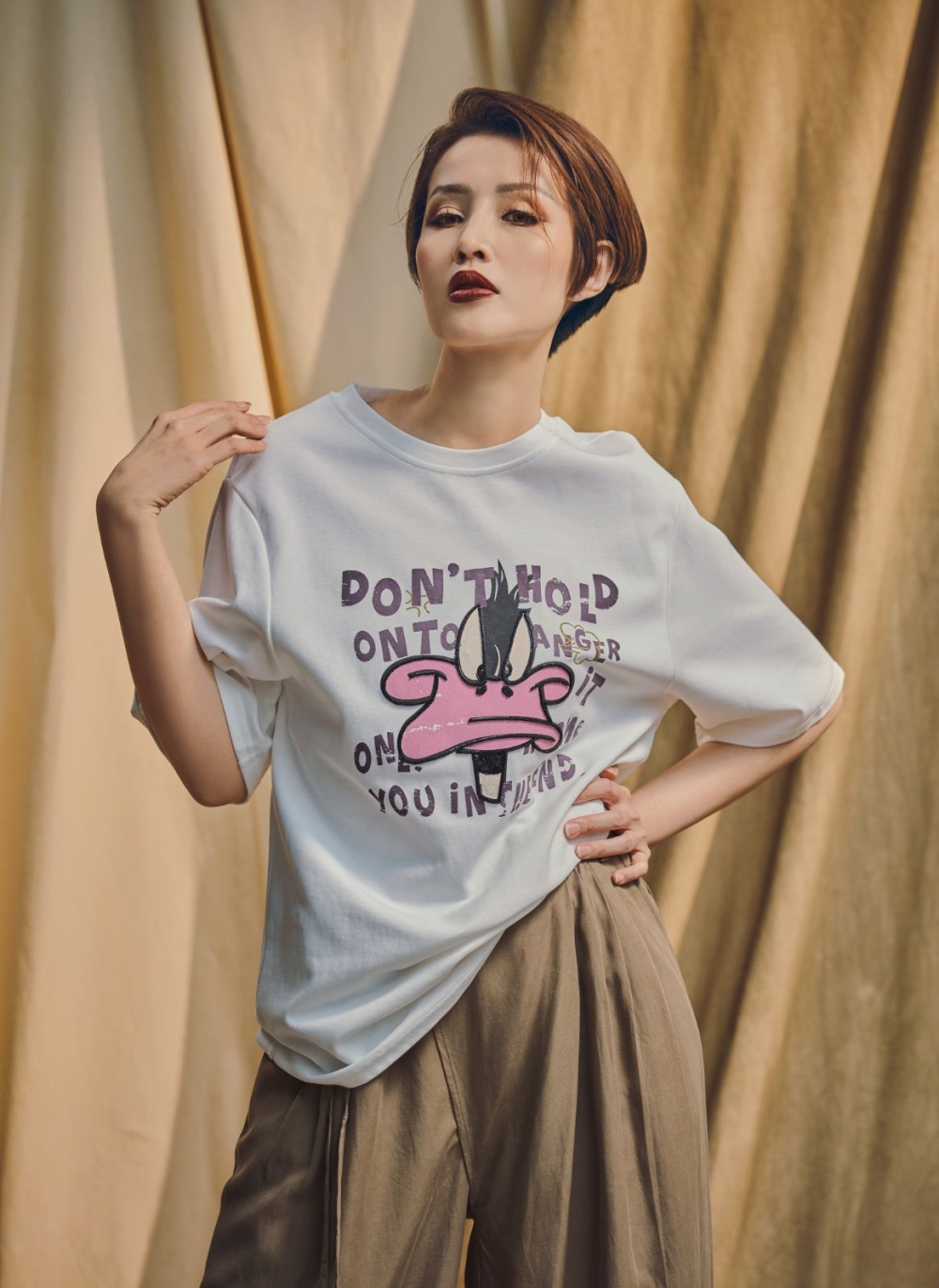 Daffy Statement Oversized Tee