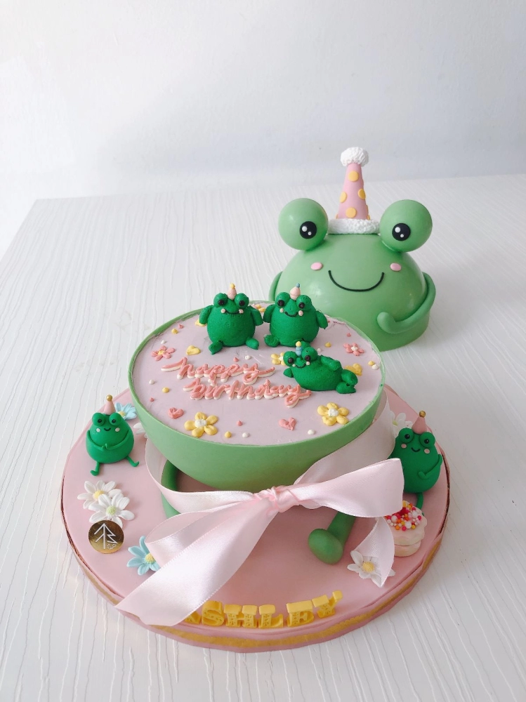 Frog Chocolate Pinata Cake