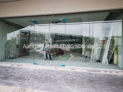 RETAIL SHOPFRONT TEMPERED GLASS & DOOR MAKER