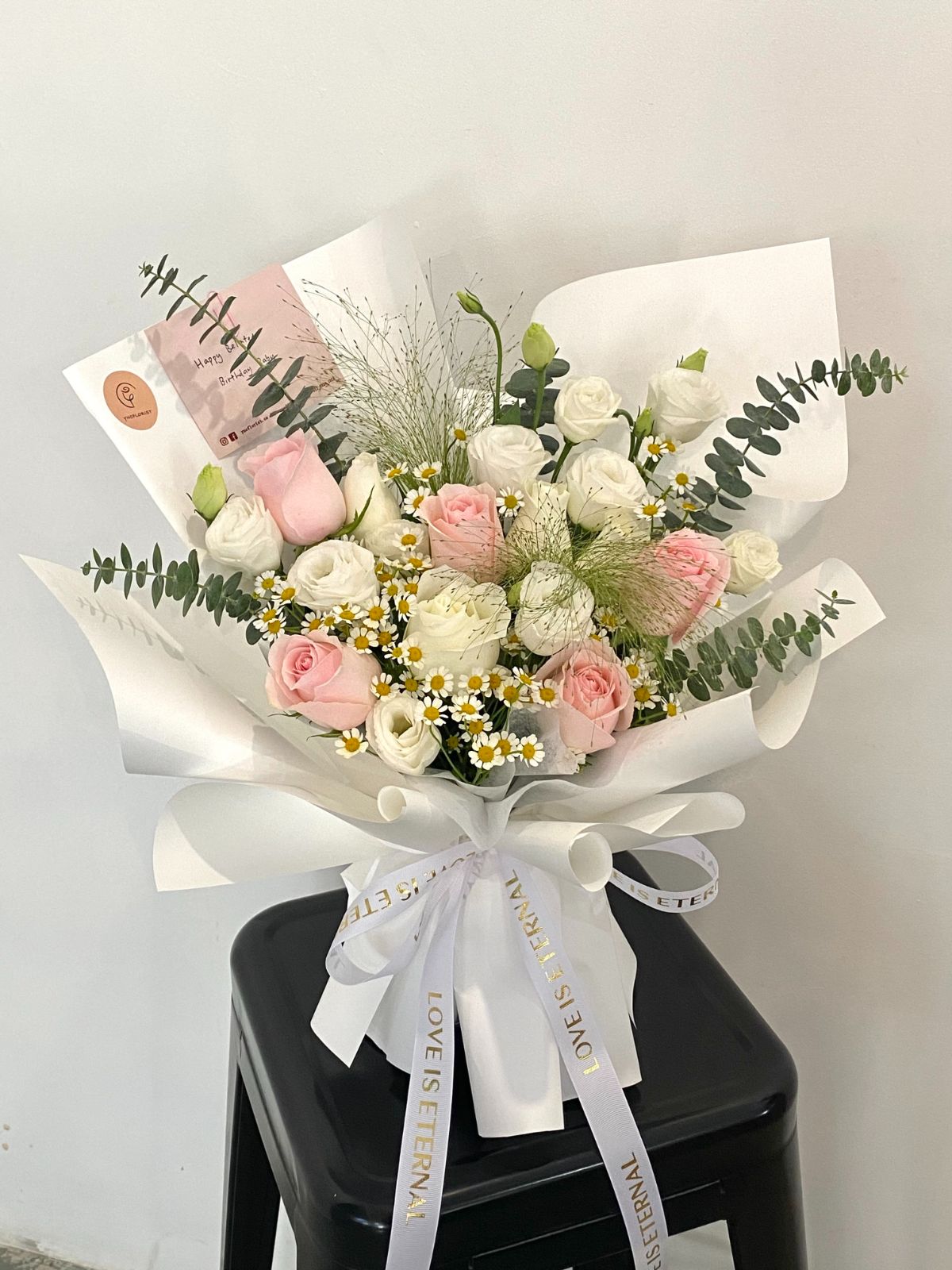 Mix fresh pink & white theme flower bouquet (M)