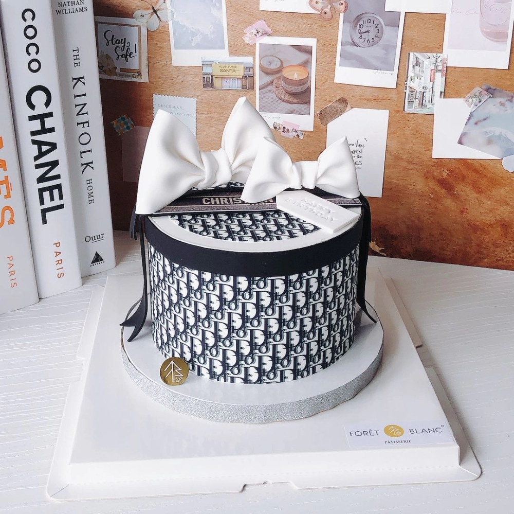 Ribbon Box Dior Cake