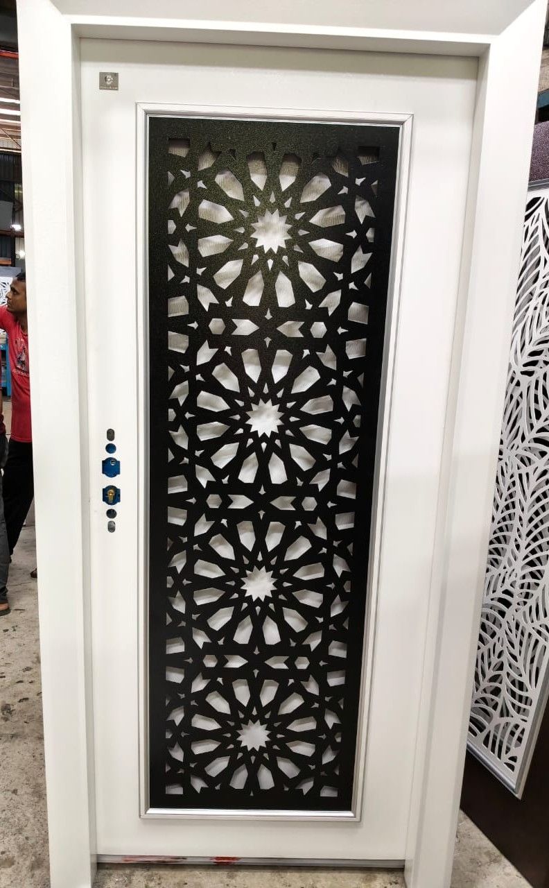SAFETY DOOR 3X7 WHITE LC683-1 BLACK LH[OPEN IN]