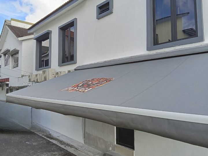Retractable Awnings: Comfort at Your Command