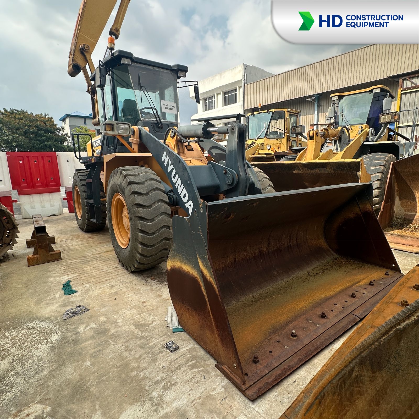 {𝐒𝐎𝐋𝐃} Hyundai HL635L (10463)