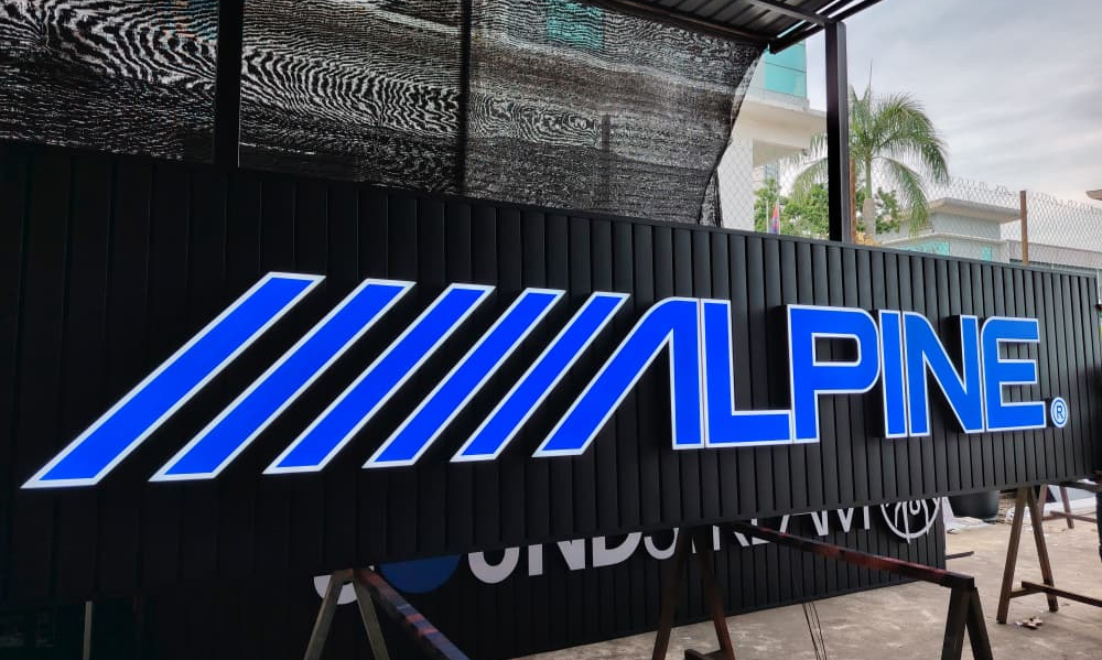 DURABLE 3D LED FRONT-LIT + ALUMINIUM STRIP CEILING BASE SIGNBOARD EXPERT IN BENUT, SANGLANG & RAMBAH