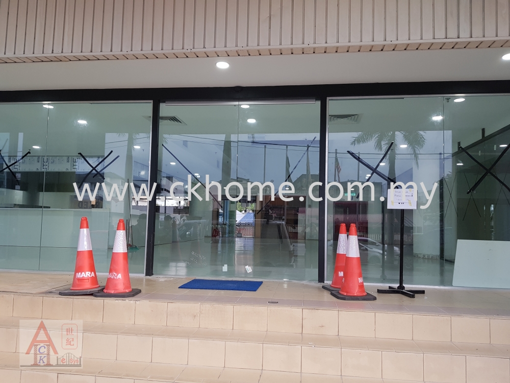 10 Oct 2017 Installation of Automatic Doors in Mara Digital Kuantan