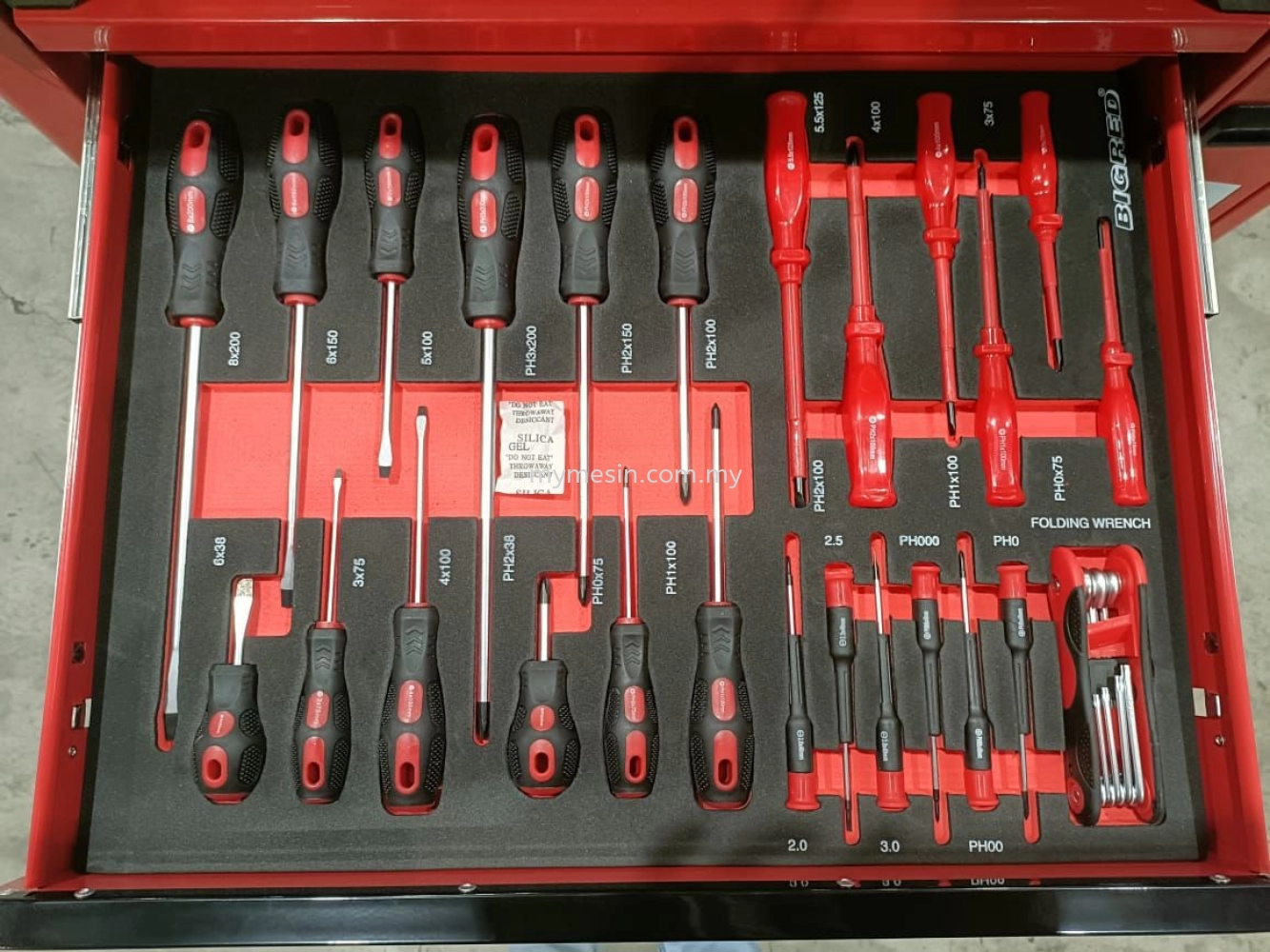 Bigred BRTC8D180 7+1 Drawers Tool Cabinet c/w 180pcs Tools with EVA Tray [Code: 10355]