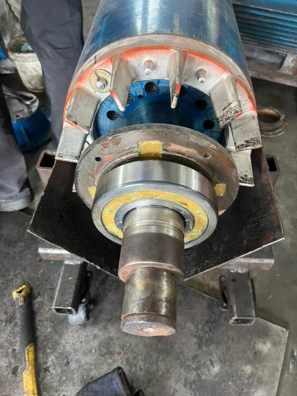 Electric Motor Bearing Oil Change Service