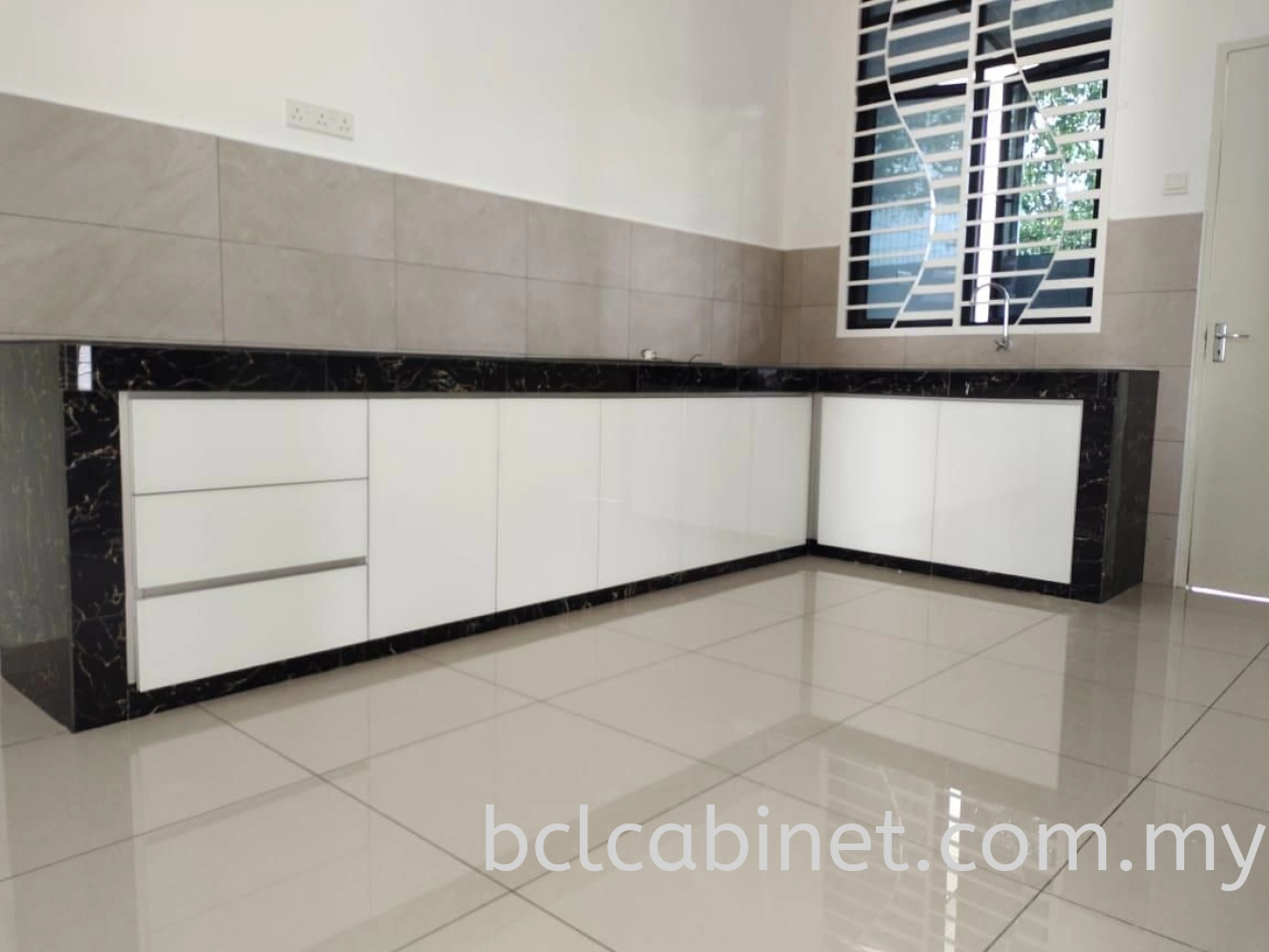 4G Kitchen Cabinet