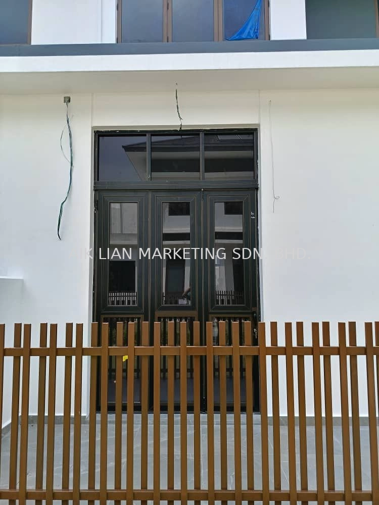 FOLDING DOOR WITH MULTIPOINT CASEMENT WINDOW MAKER AT KAMPUNG SUBANG | BANDAR PUTERI PUCHONG | SUNGAI LONG