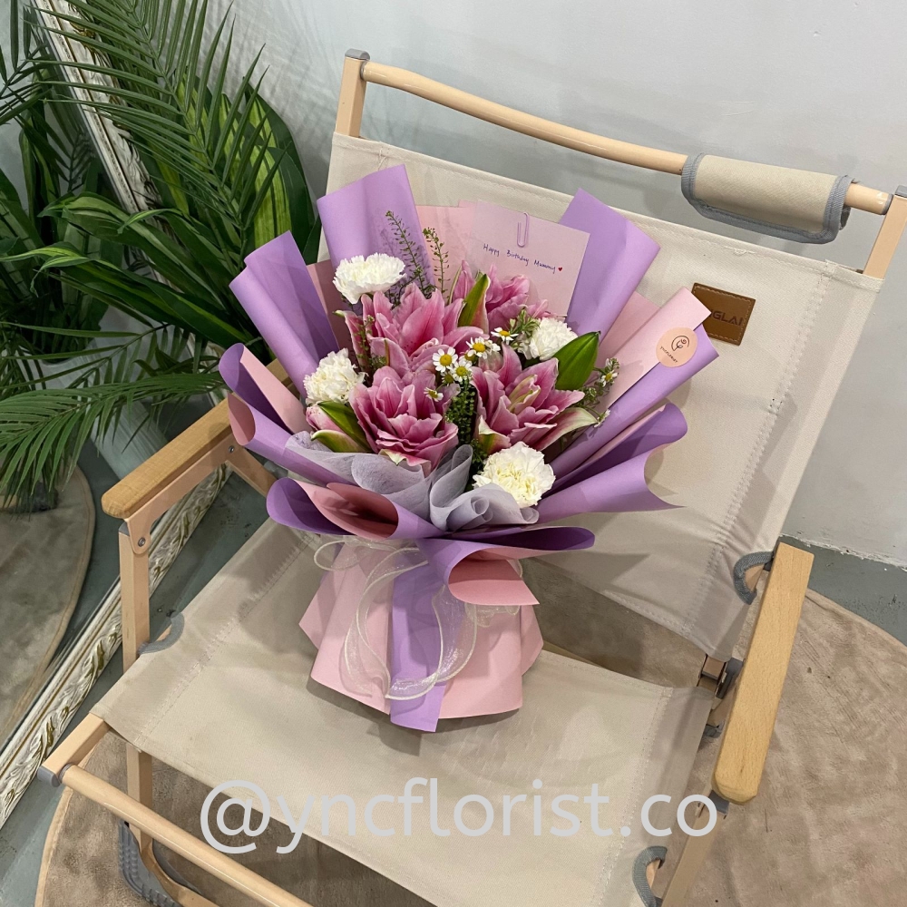 Fresh Purple Lily with White Carnation and chamomile (M)