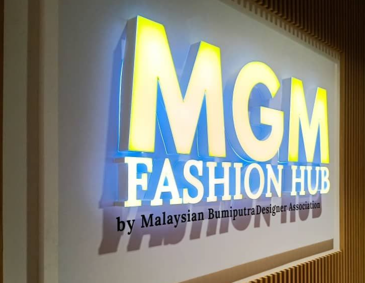 INDOOR 3D LED FRONTLIT BOX UP LETTERING WALL-MOUNTED SIGNAGE SUPPLIER IN PARIT YAANI, PARIT RAJA & BATU PAHAT