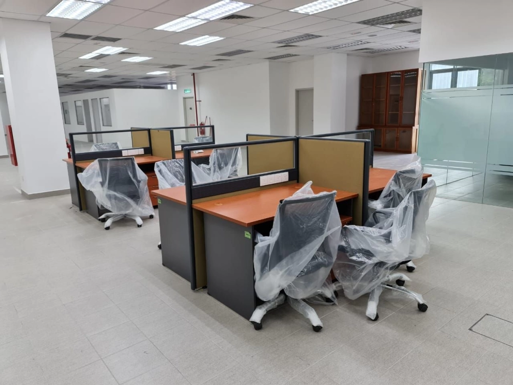 Office Workstation Table Set With Partition Board | Medium Back Office Chair | Office Table Penang | Office Chair Penang | Office Furniture Supplier | Kl | Pahang | Perak | Kedah | Johor