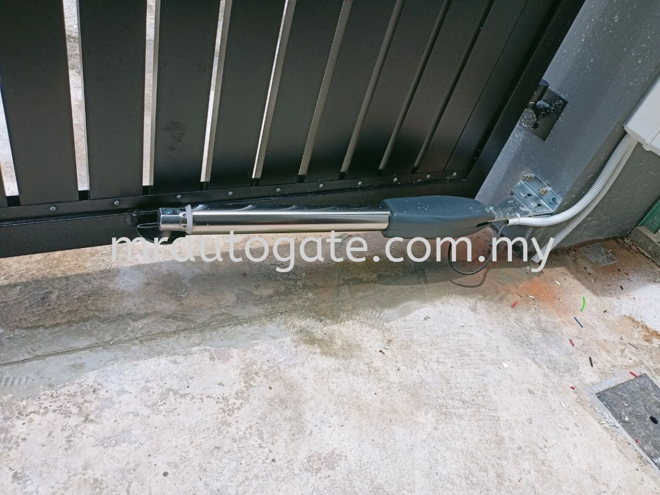 E8 E3300 Swing and Folding Auto Gate