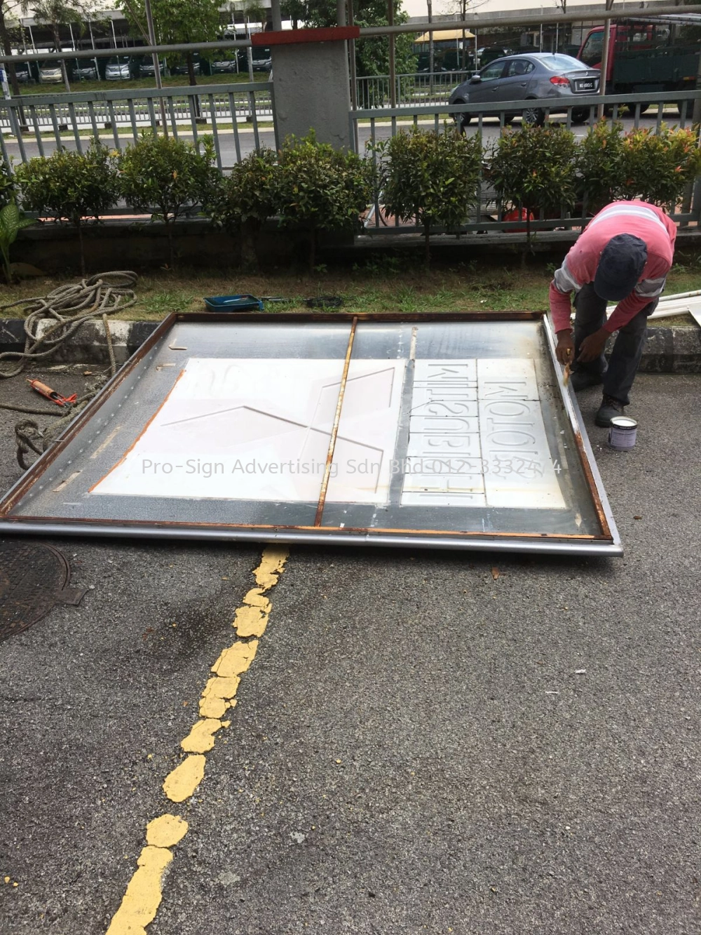 SIGNBOARD MAINTENANCE (MITSUBISHI MOTORS, GLEMARIE, 2017)