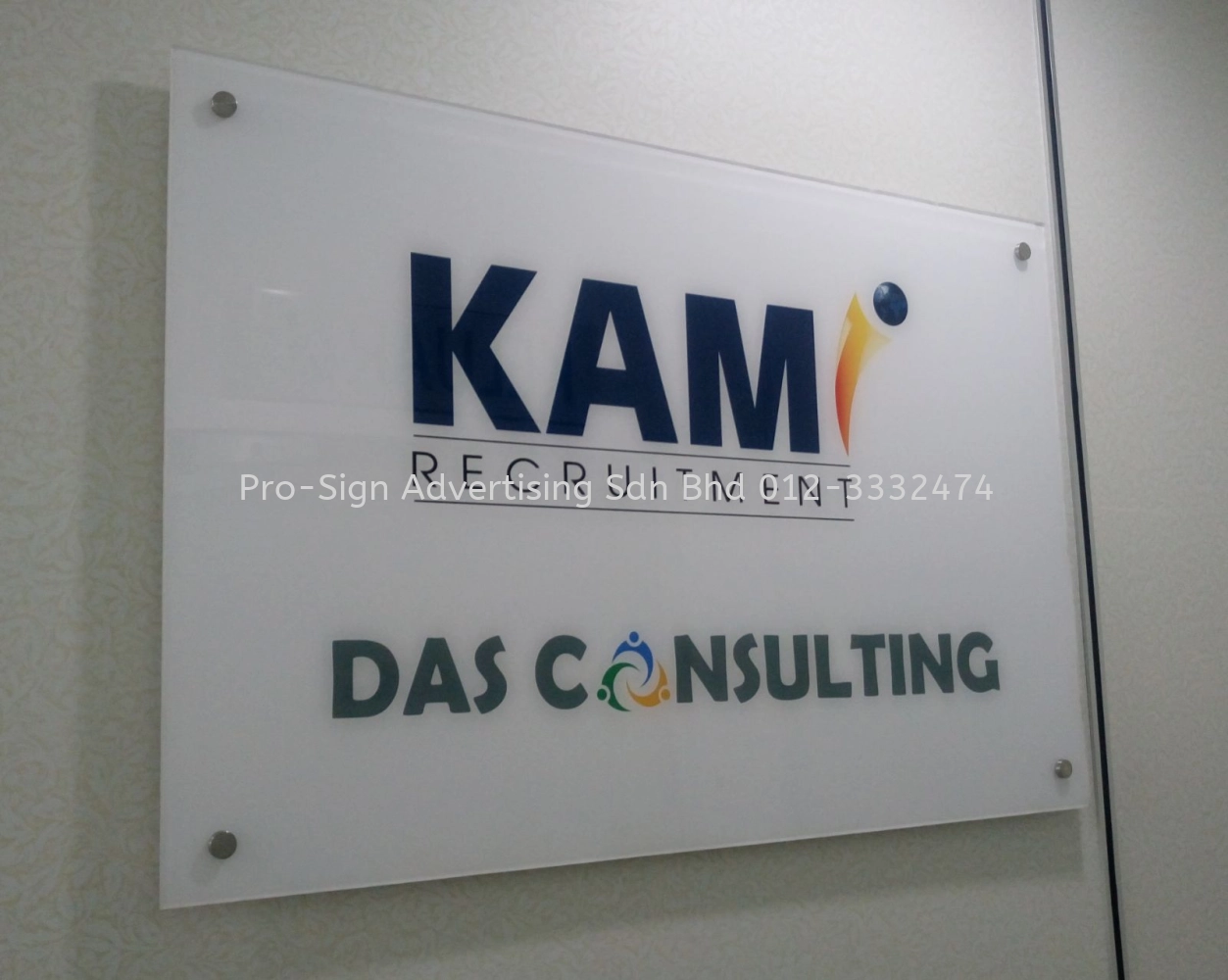 ACRYLIC PANEL WITH REVERSE INKJET STICKER (KAMI RECRUITMENT, MONT KIARA, 2017)