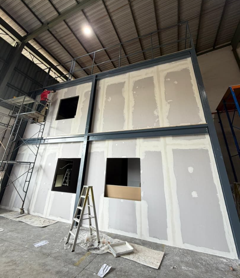 Industrial Steel Mezzanine Floor & Storage Platform – Custom Warehouse Space Solution