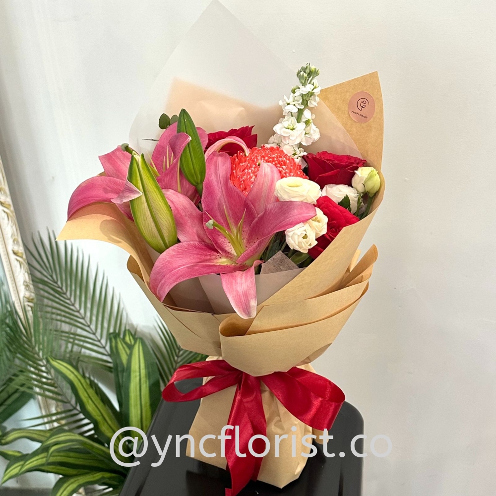 Mix Fresh Lily with Red roses (S)
