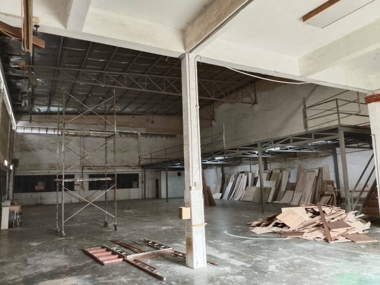 Desa Cemerlang, Ulu Tiram @1.5 Storey Semi-Detached Factory FOR RENT