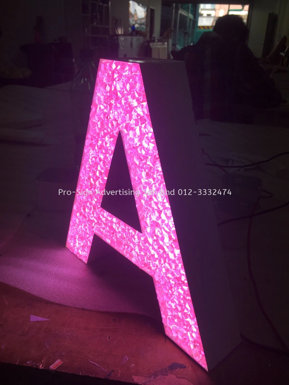 3D RIMLESS FRONT LIT LETTERING