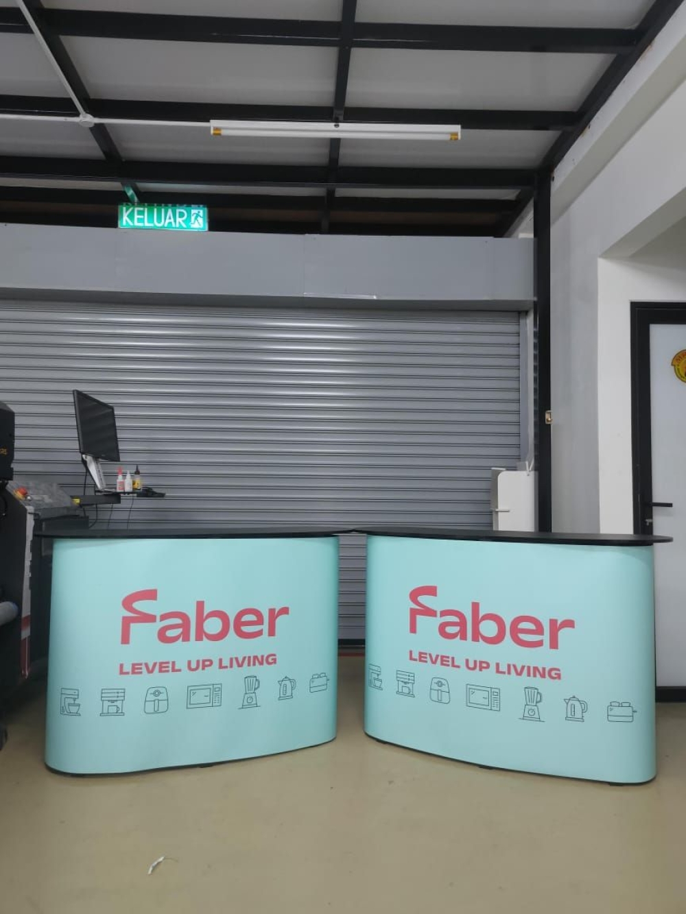 Pop-up Display Table