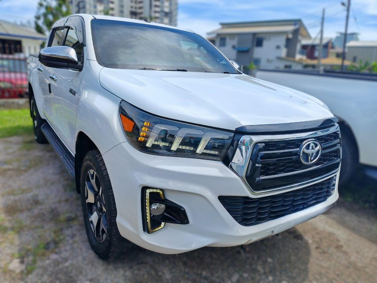 Toyota Hilux Double Cab 2.4 LE 4X4 (A) White - 2018