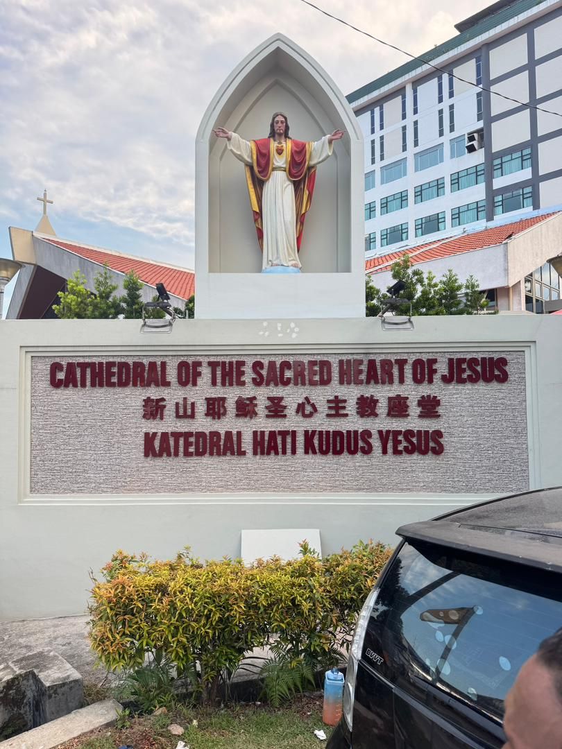 CATHEDRAL OF THE SACRED HEART OF JESUS_ALUMINIUM BOX UP